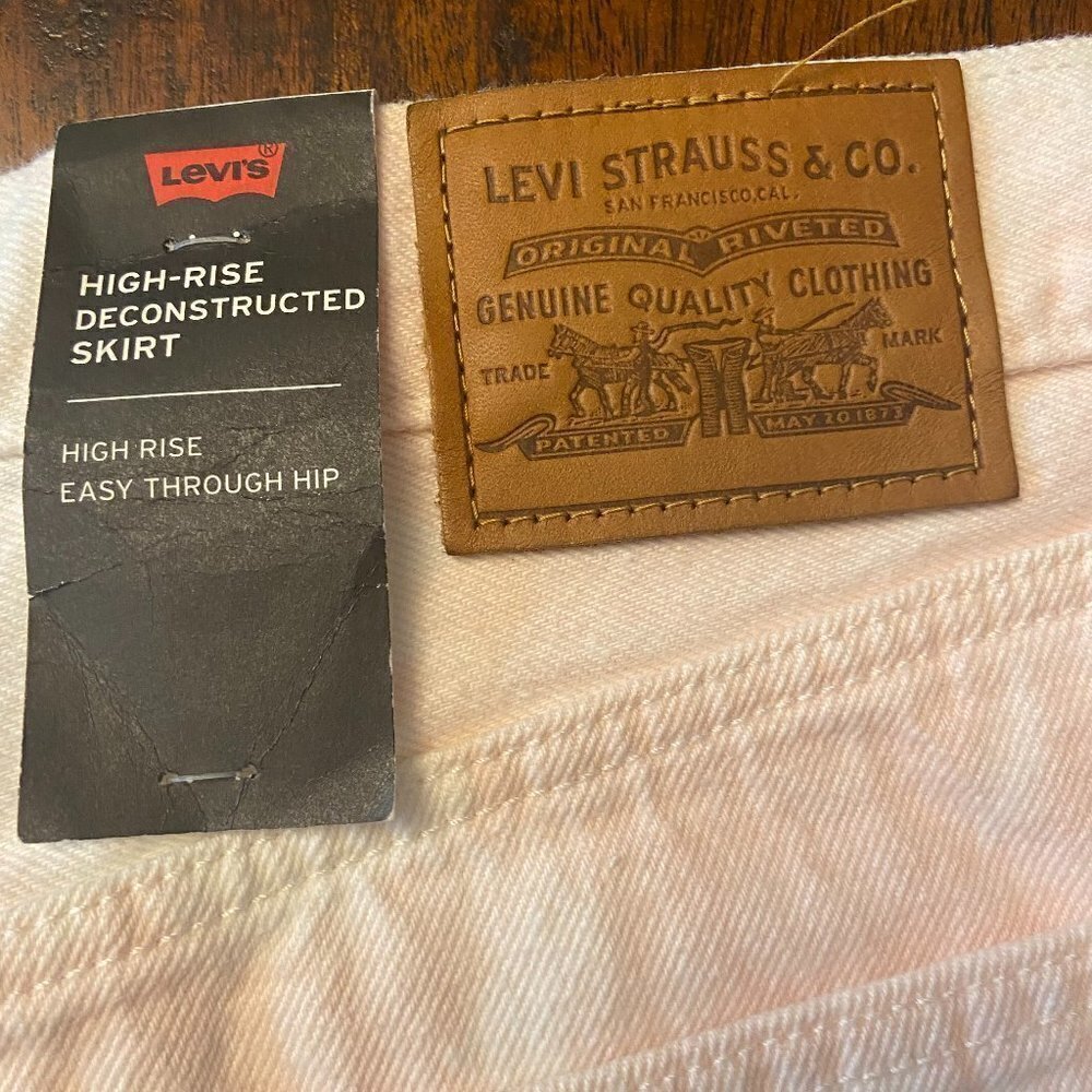 Levi’s premium high-rise deconstructed skirt Tie dye denim in size 29 (NWT) - Picture 3 of 6